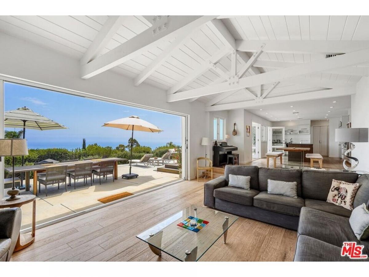 Picture of Home For Sale in Malibu, California, United States