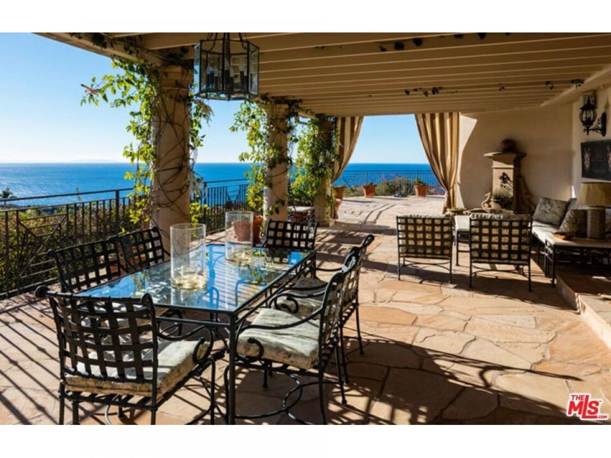 Picture of Home For Sale in Malibu, California, United States