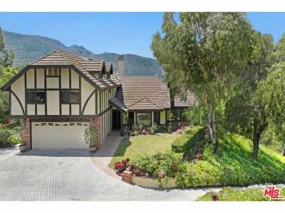 Home For Sale in Calabasas, California