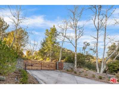 Home For Sale in Calabasas, California