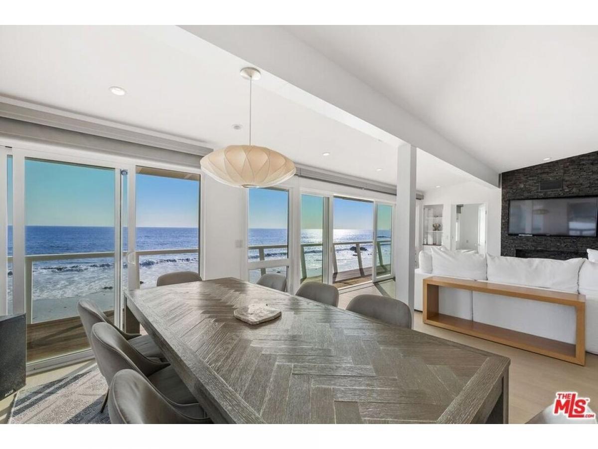 Picture of Home For Sale in Malibu, California, United States