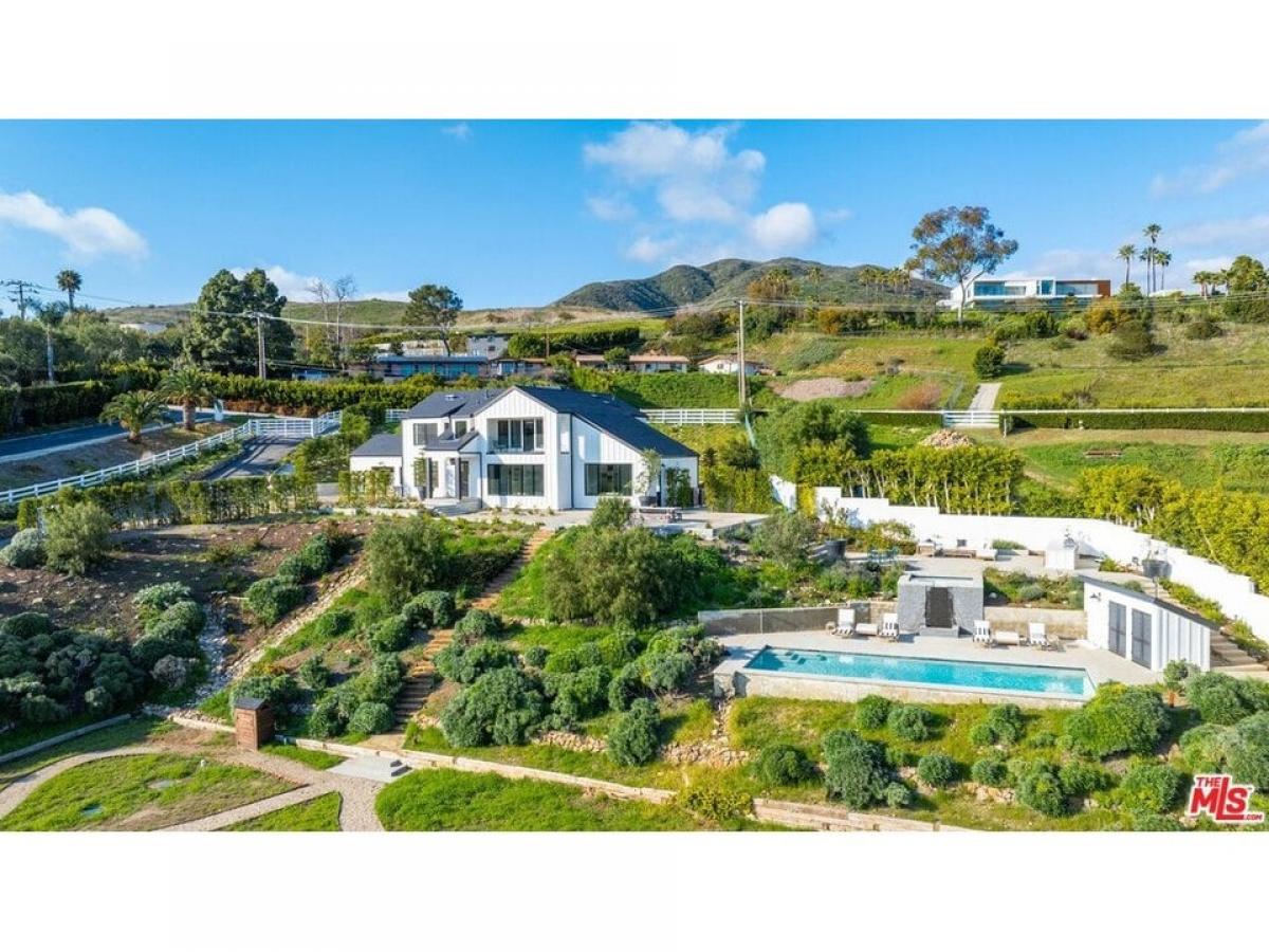 Picture of Home For Sale in Malibu, California, United States