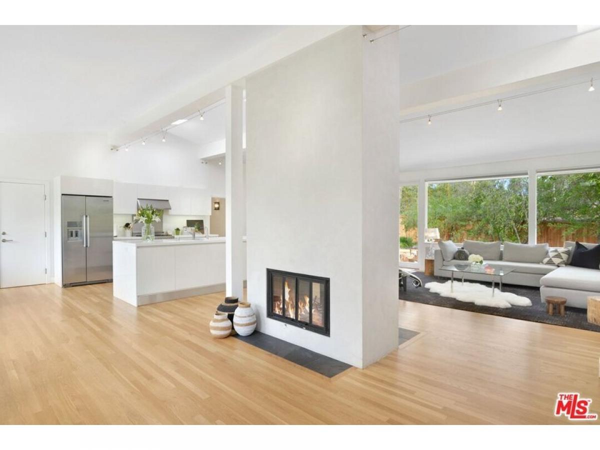 Picture of Home For Sale in Malibu, California, United States