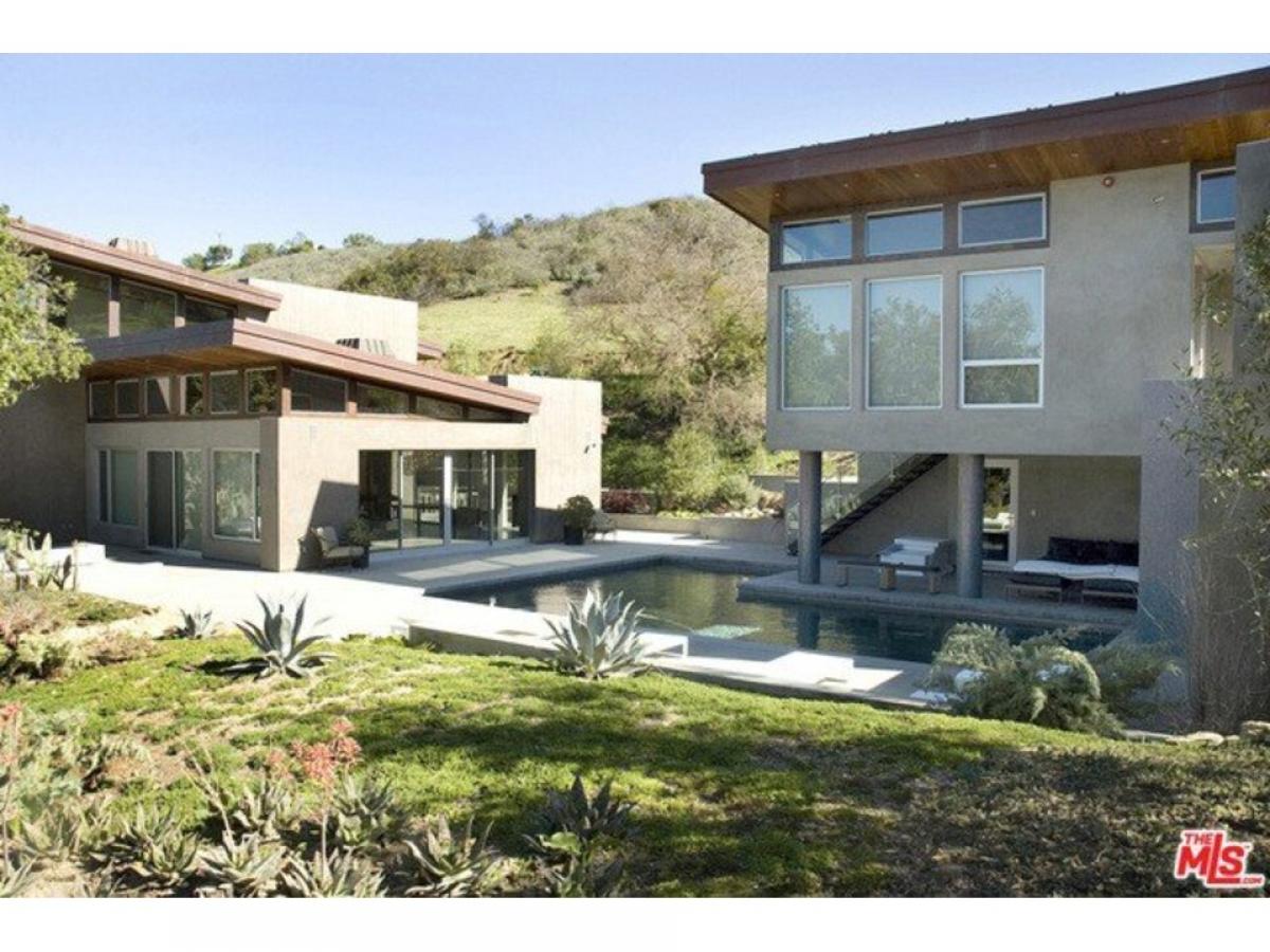 Picture of Home For Sale in Malibu, California, United States