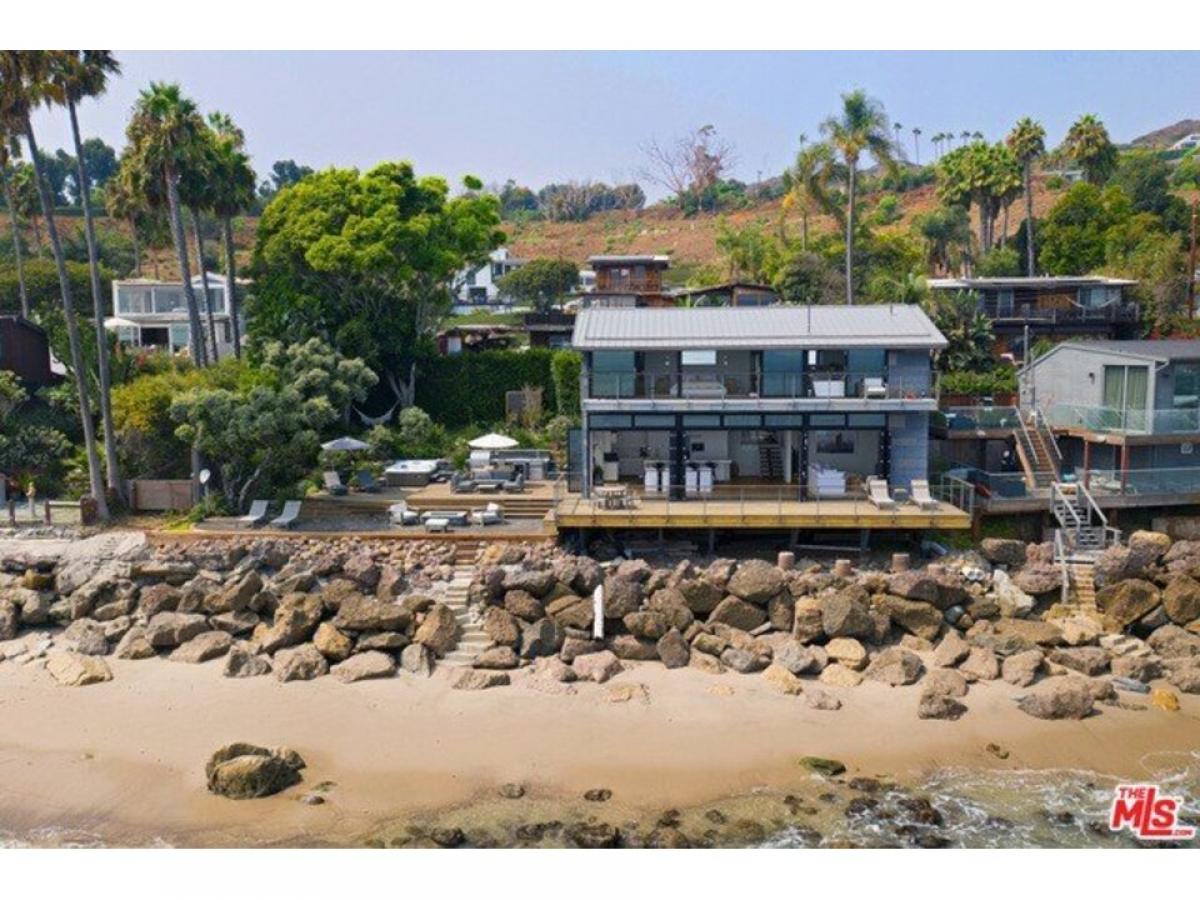 Picture of Home For Sale in Malibu, California, United States