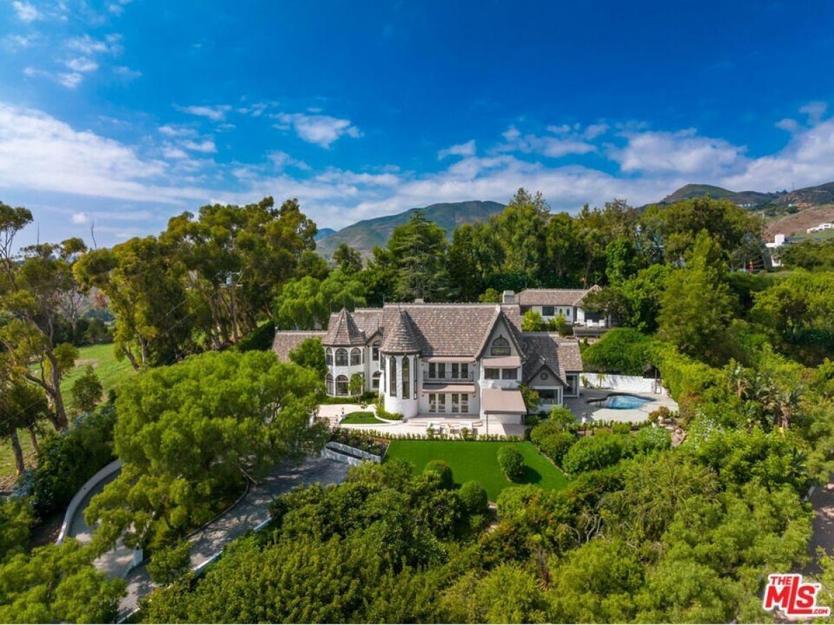 Picture of Home For Sale in Malibu, California, United States