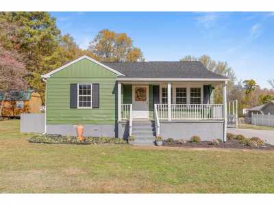 Home For Sale in Chickamauga, Georgia