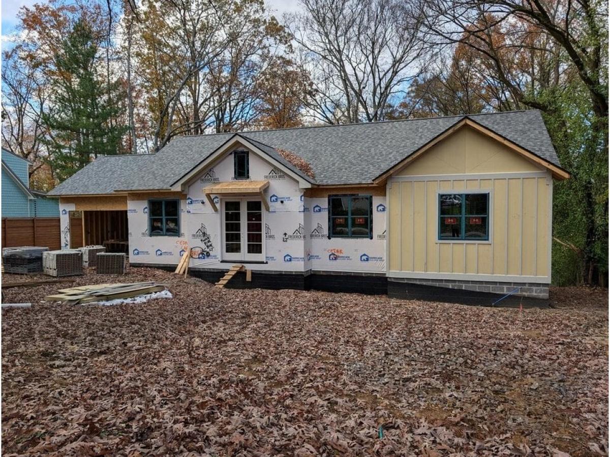 Picture of Home For Sale in Signal Mountain, Tennessee, United States