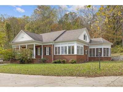 Home For Sale in South Pittsburg, Tennessee