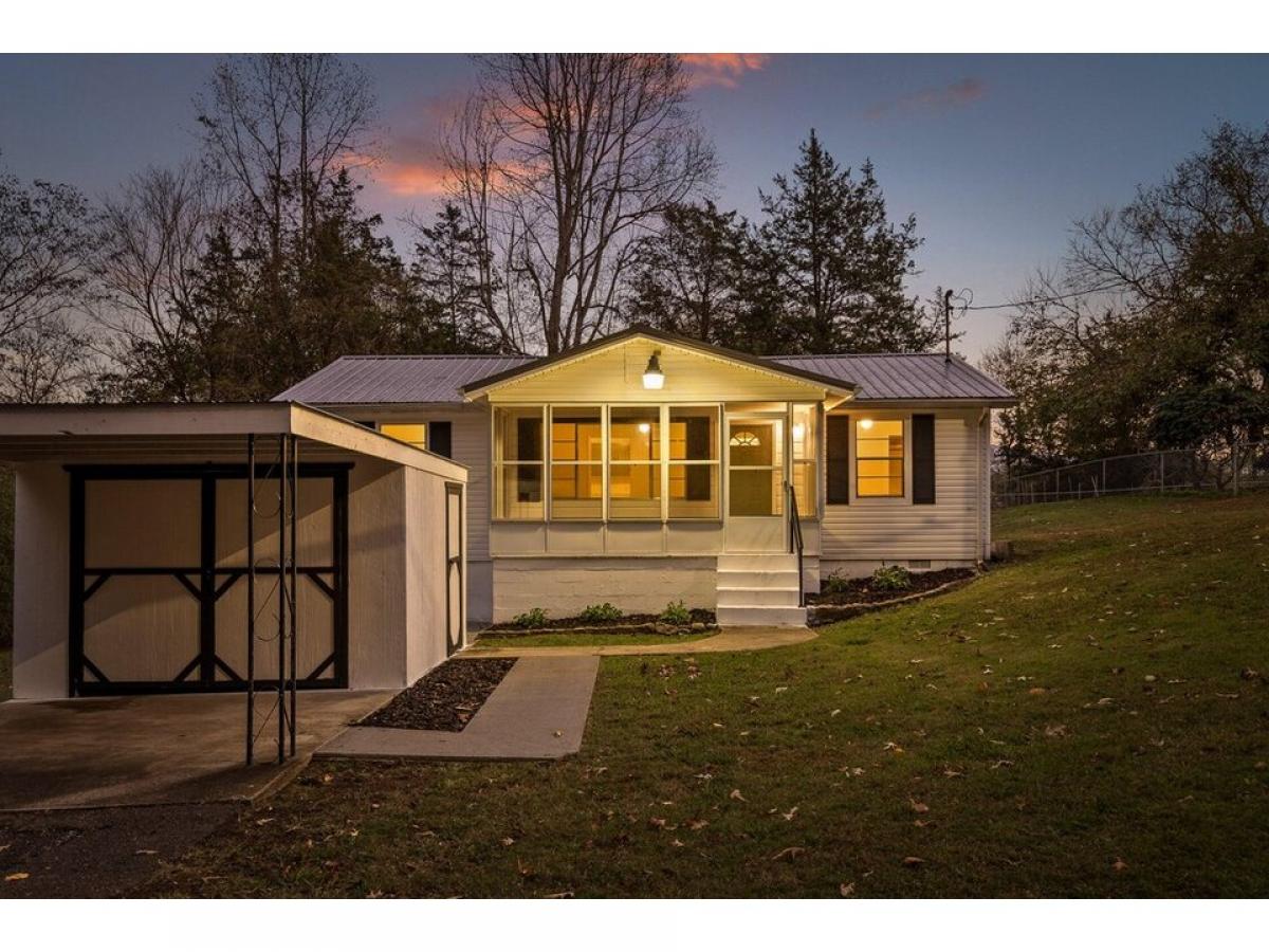 Picture of Home For Sale in Dunlap, Tennessee, United States