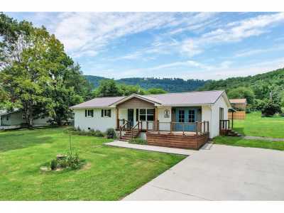 Home For Sale in Jasper, Tennessee