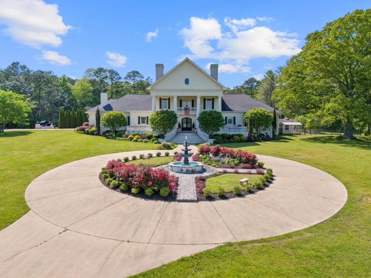 Picture of Home For Sale in Fort Payne, Alabama, United States