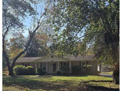 Home For Sale in Collegedale, Tennessee