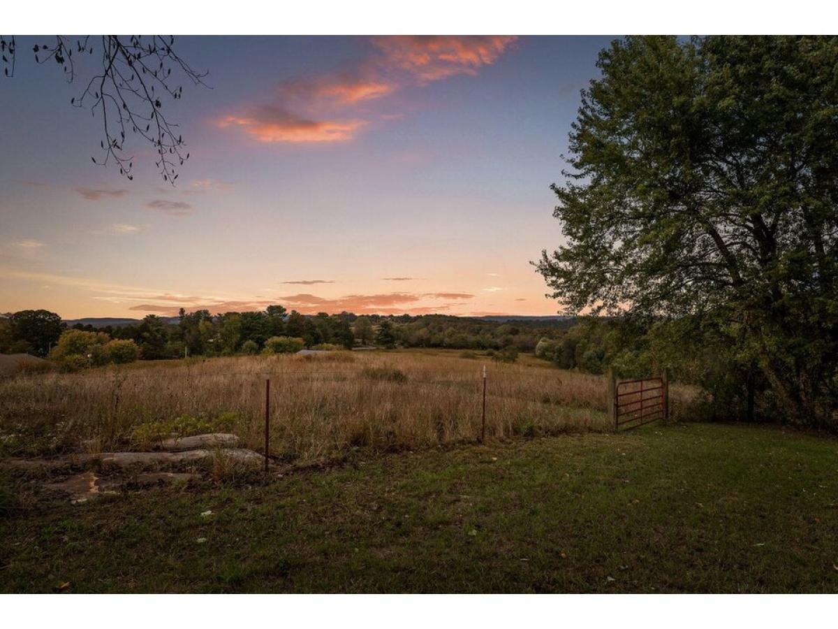 Picture of Home For Sale in Dunlap, Tennessee, United States