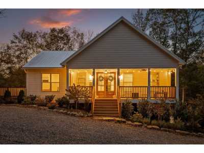 Home For Sale in Chickamauga, Georgia