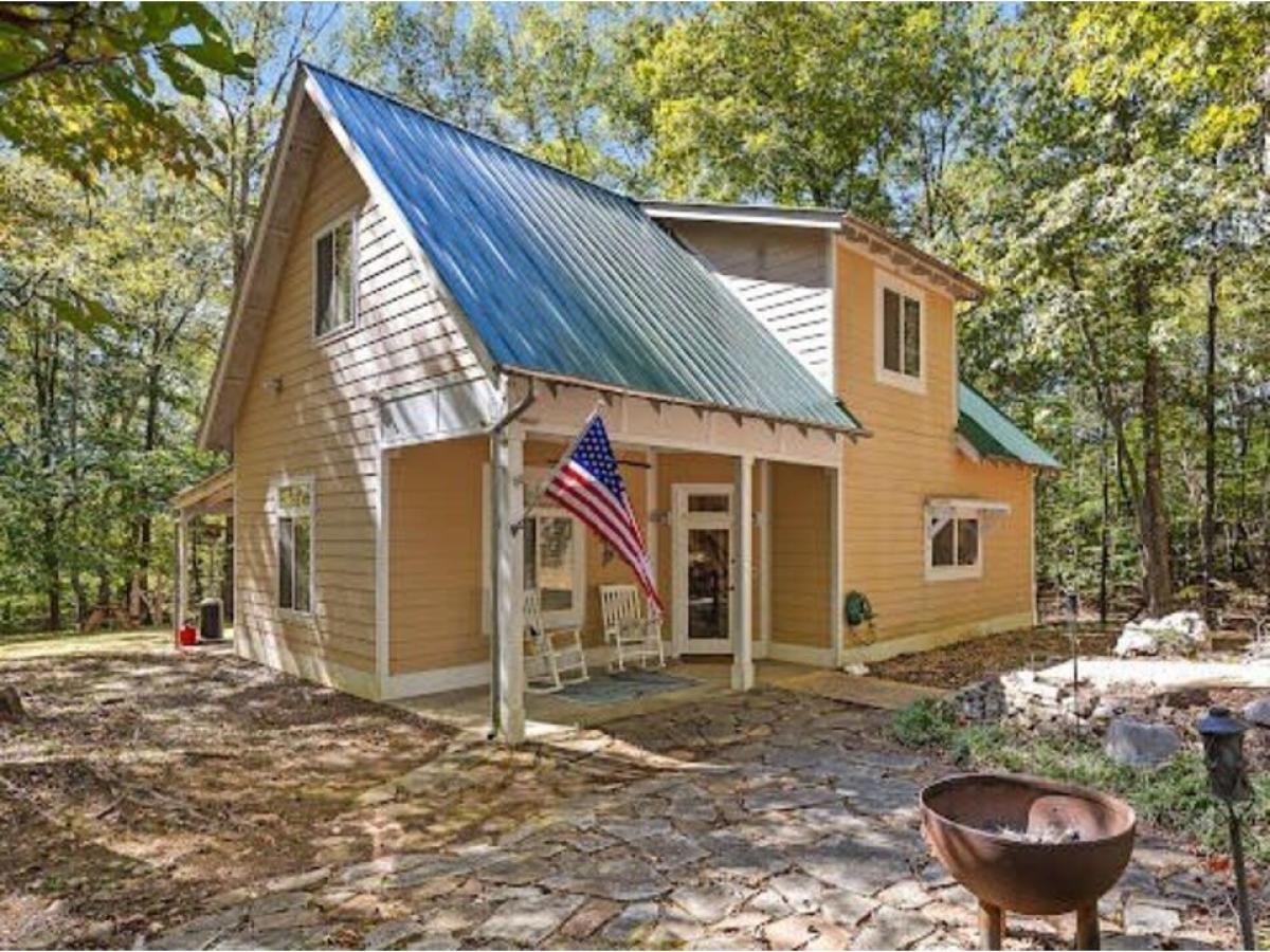 Picture of Home For Sale in Rising Fawn, Georgia, United States