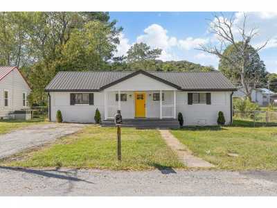 Home For Sale in Rossville, Georgia