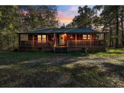 Home For Sale in Pikeville, Tennessee