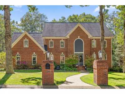 Home For Sale in Signal Mountain, Tennessee