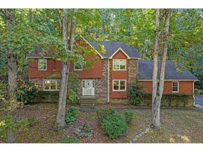 Home For Sale in Signal Mountain, Tennessee