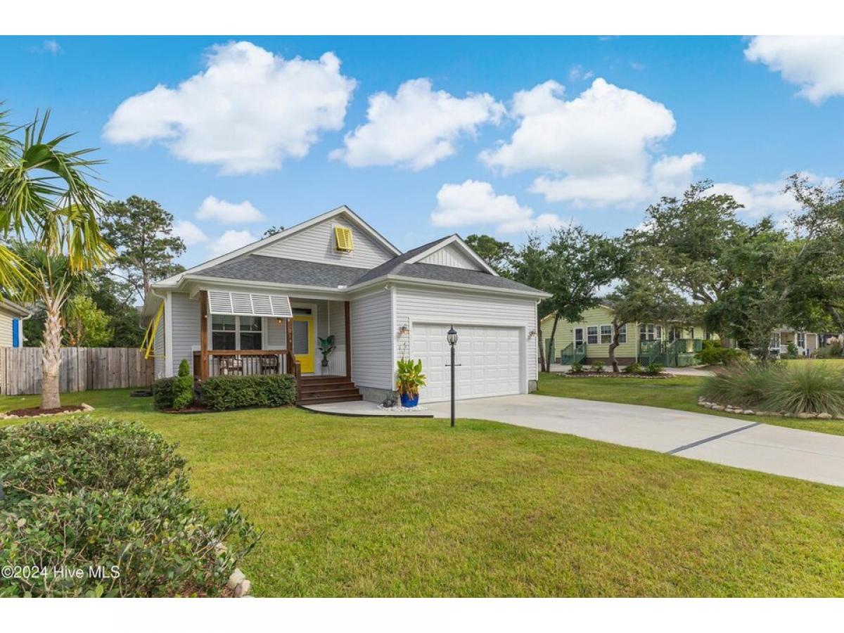 Picture of Home For Sale in Oak Island, North Carolina, United States