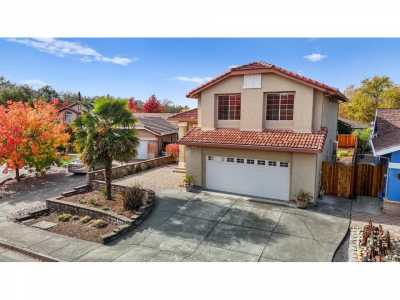 Home For Sale in Windsor, California