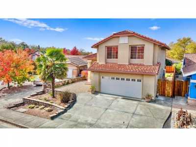 Home For Sale in Windsor, California