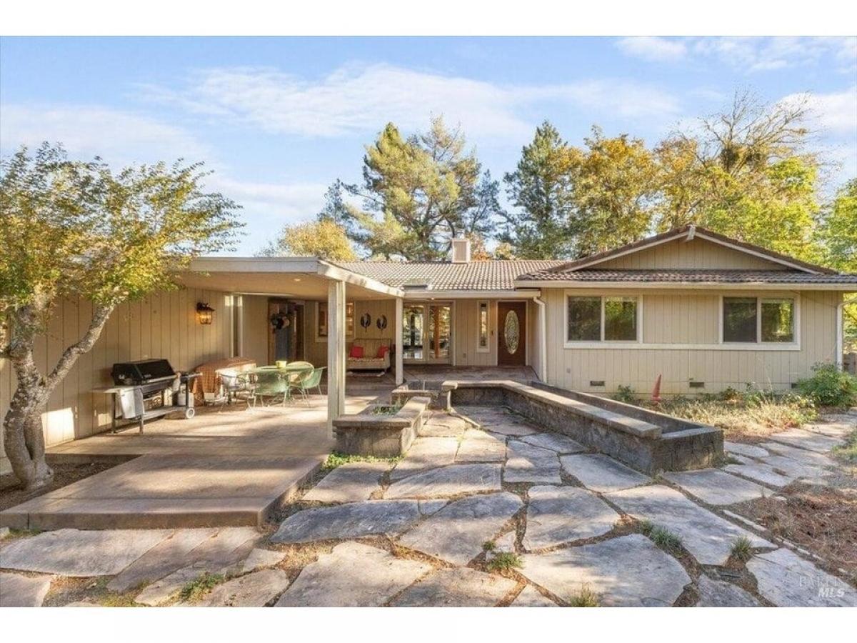 Picture of Home For Sale in Willits, California, United States