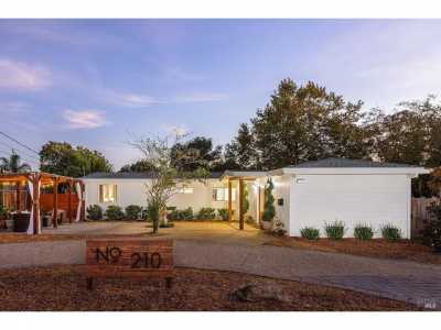 Home For Sale in Healdsburg, California