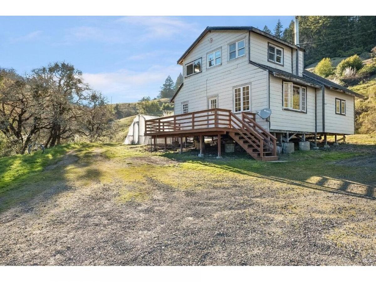 Picture of Home For Sale in Willits, California, United States