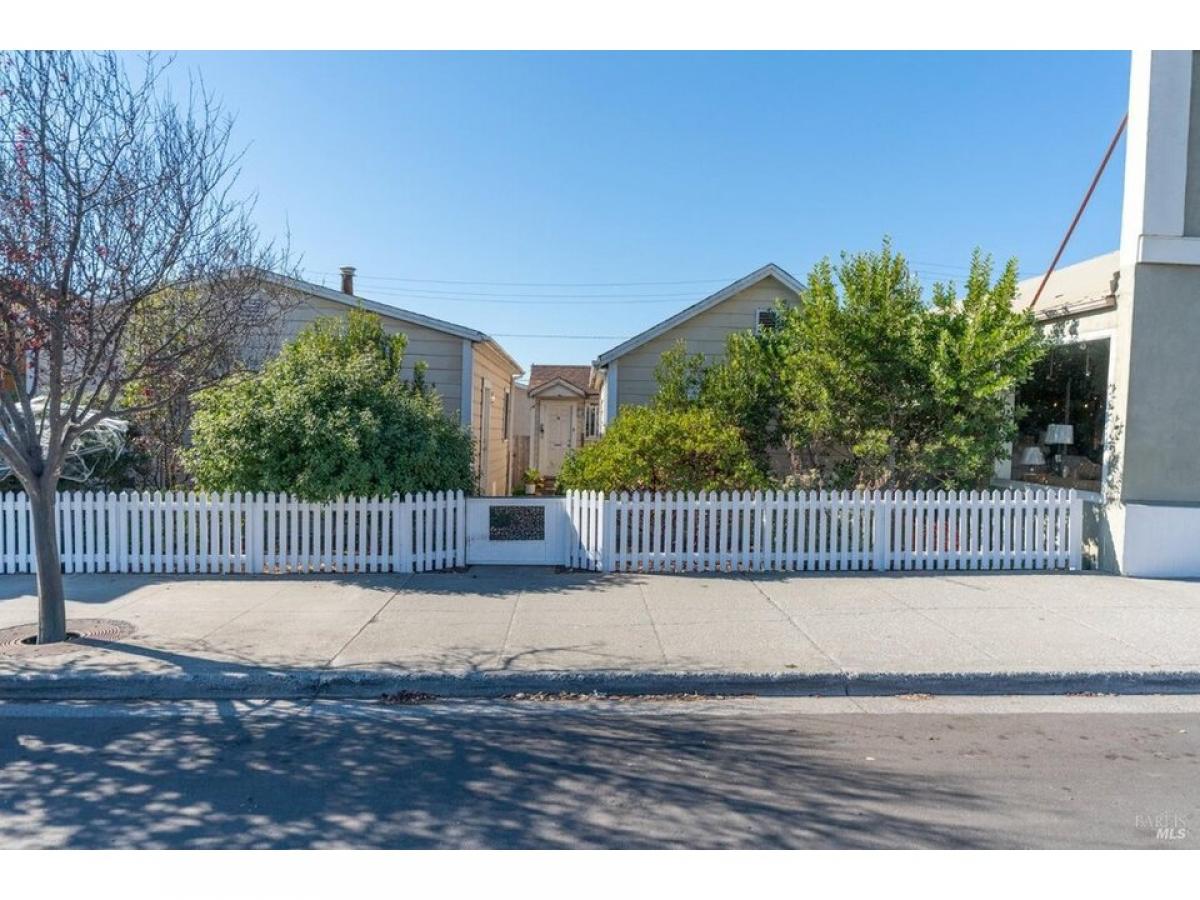 Picture of Home For Sale in Fort Bragg, California, United States