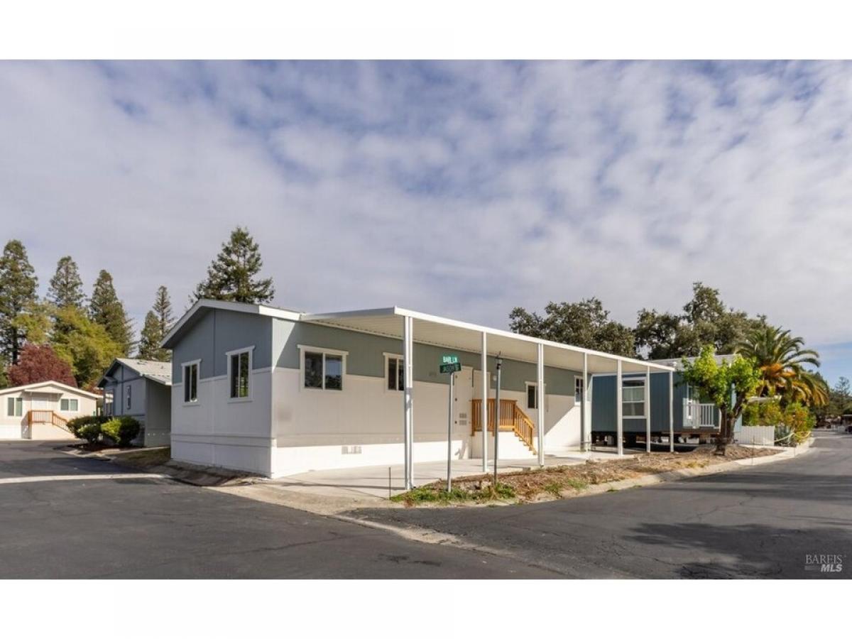 Picture of Home For Sale in Windsor, California, United States