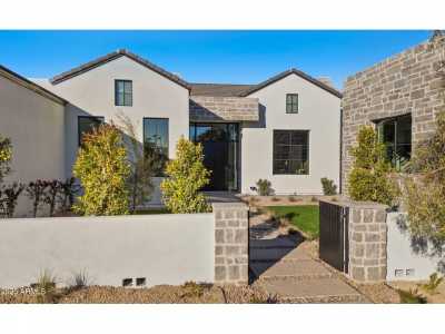 Home For Sale in Paradise Valley, Arizona