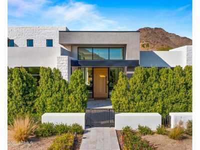 Home For Sale in Paradise Valley, Arizona