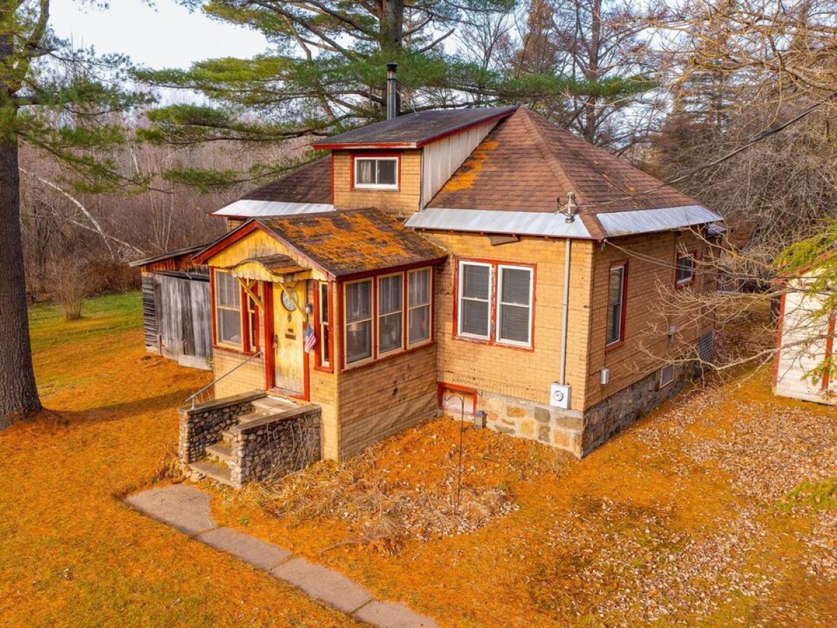 Picture of Home For Sale in Tupper Lake, New York, United States