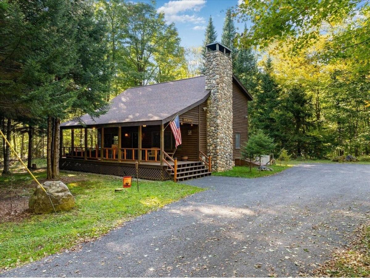 Picture of Home For Sale in Old Forge, New York, United States