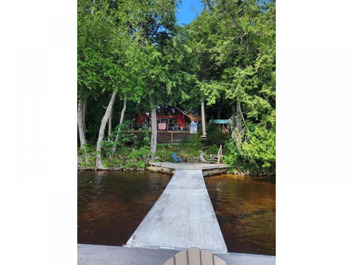 Picture of Home For Sale in Eagle Bay, New York, United States