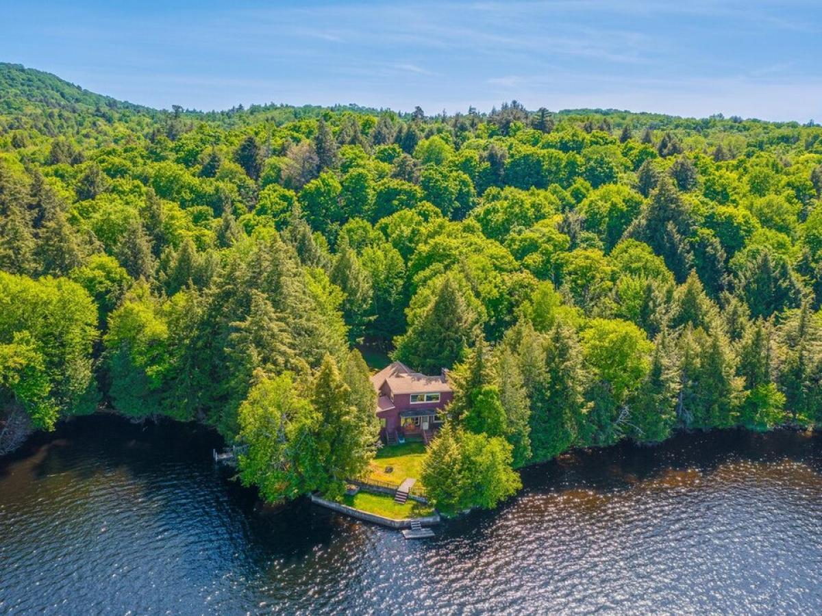 Picture of Home For Sale in Saranac Lake, New York, United States