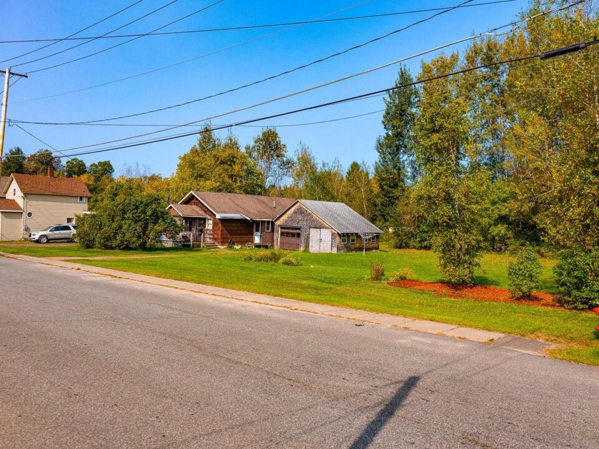 Picture of Home For Sale in Tupper Lake, New York, United States