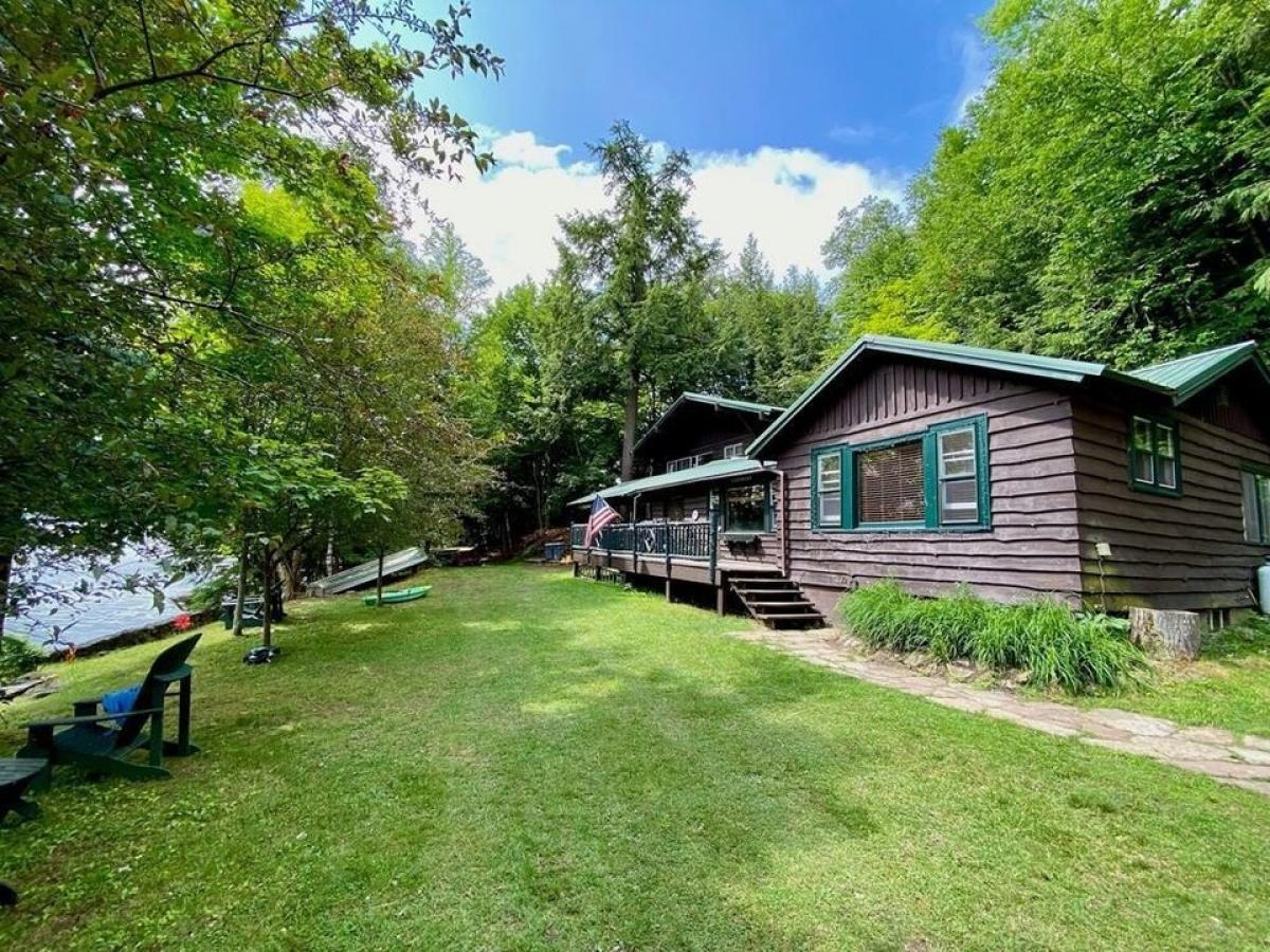 Picture of Home For Sale in Saranac Lake, New York, United States