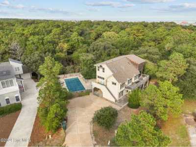 Home For Sale in Southern Shores, North Carolina