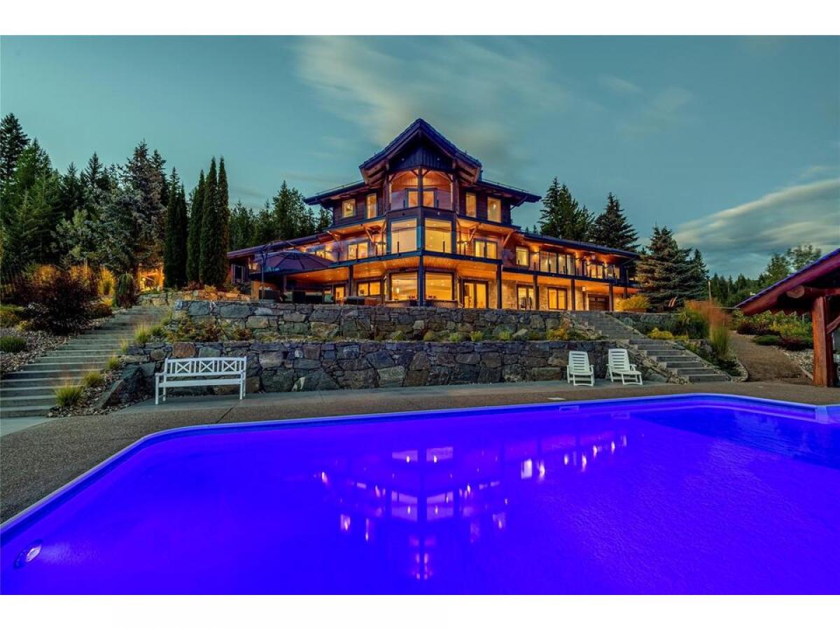 Picture of Home For Sale in Vernon, British Columbia, Canada