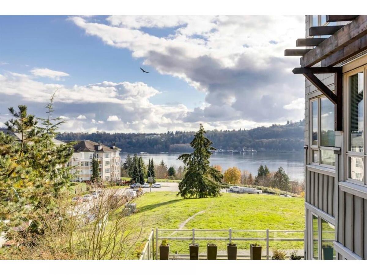 Picture of Condo For Sale in North Vancouver, British Columbia, Canada