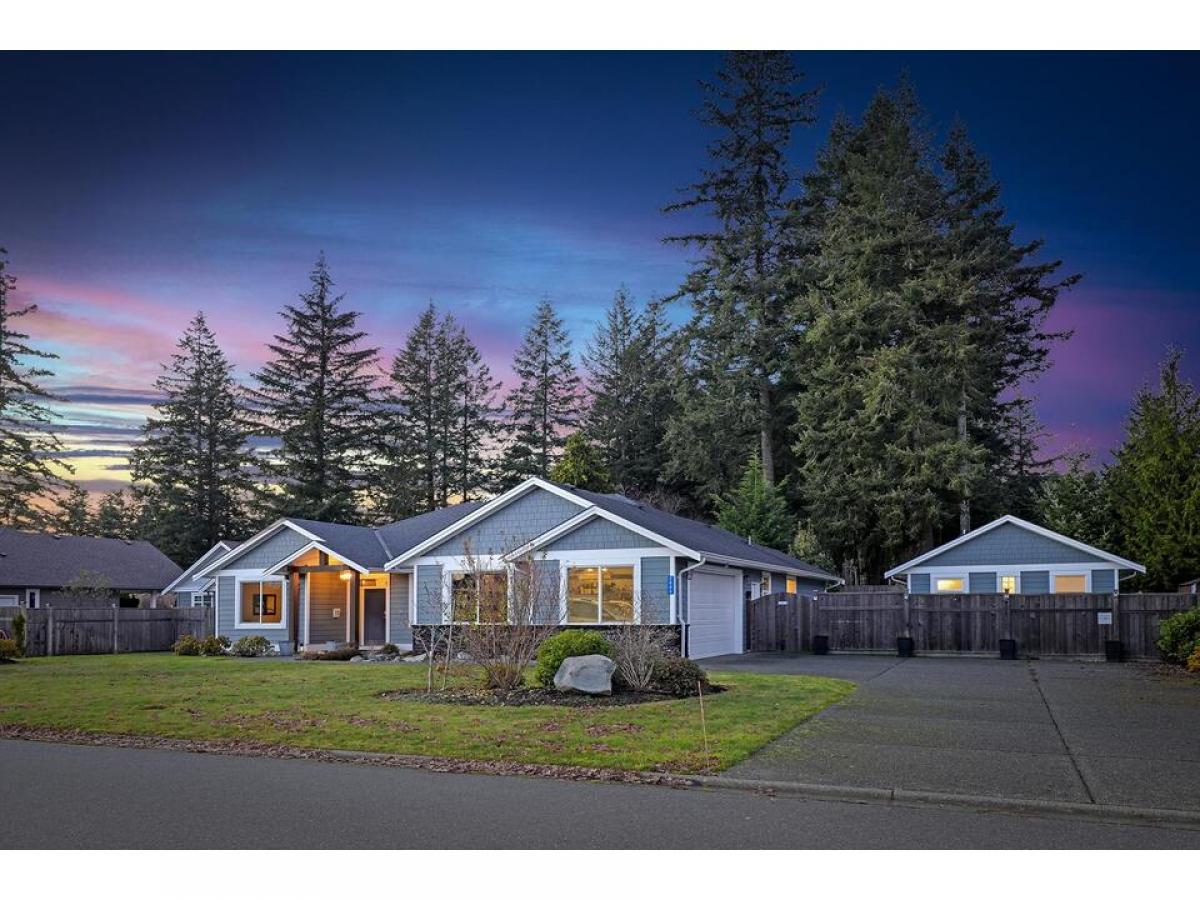 Picture of Home For Sale in Courtenay, British Columbia, Canada