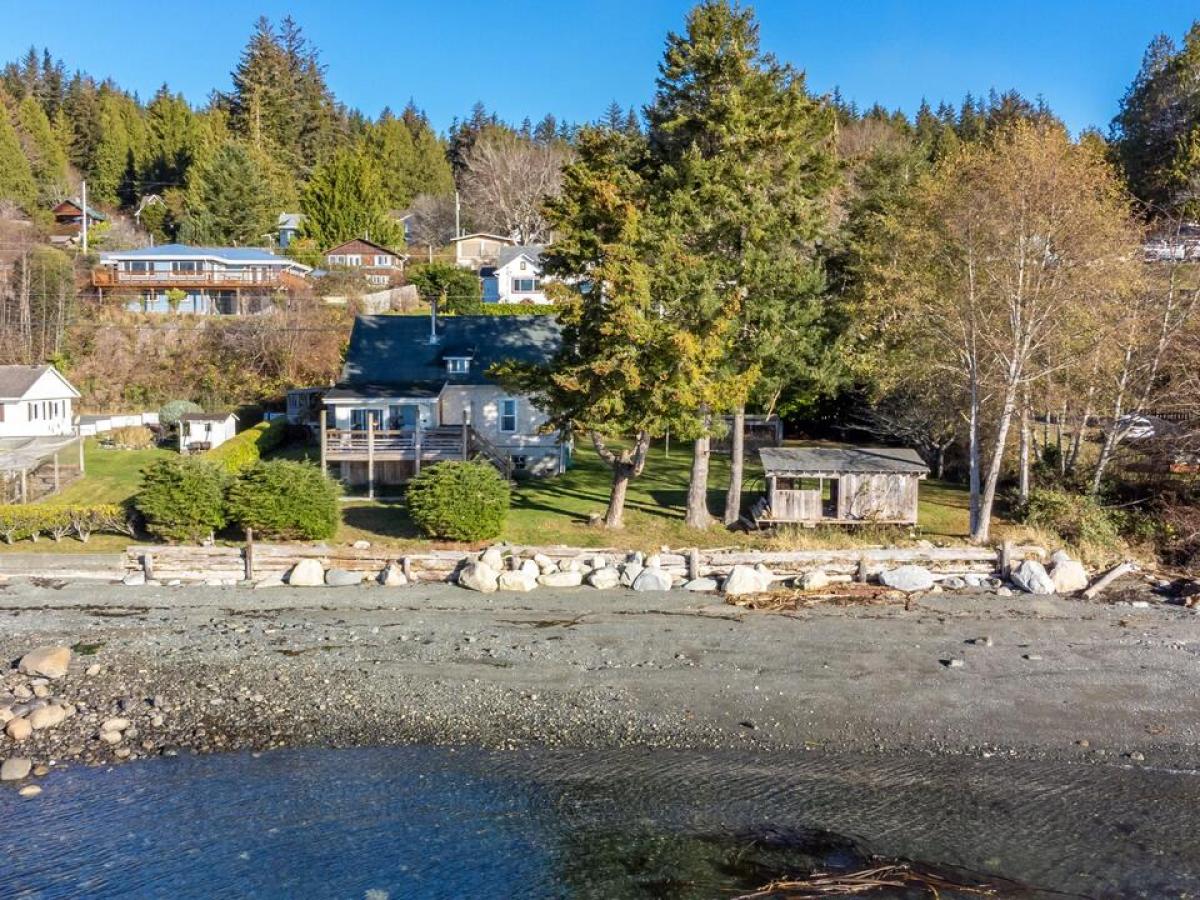 Picture of Home For Sale in Sointula, British Columbia, Canada