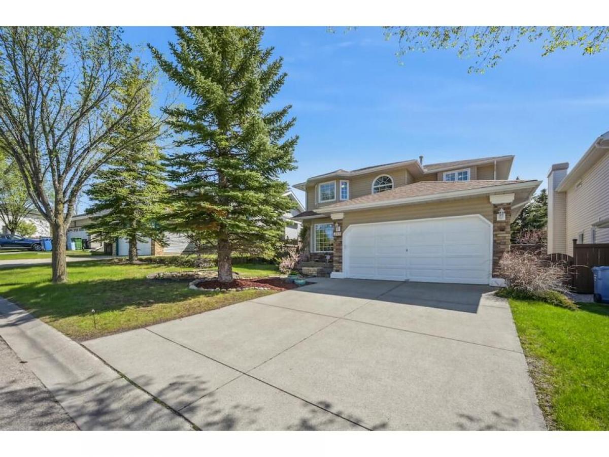 Picture of Home For Sale in Calgary, Alberta, Canada