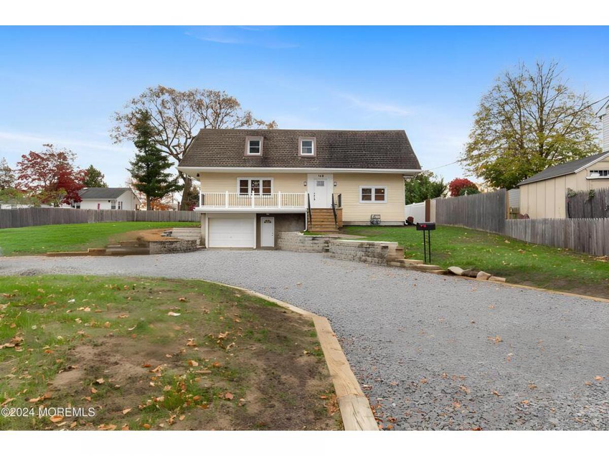 Picture of Home For Sale in Belford, New Jersey, United States