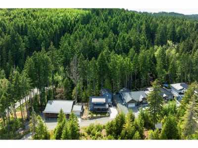 Home For Sale in Shawnigan Lake, Canada