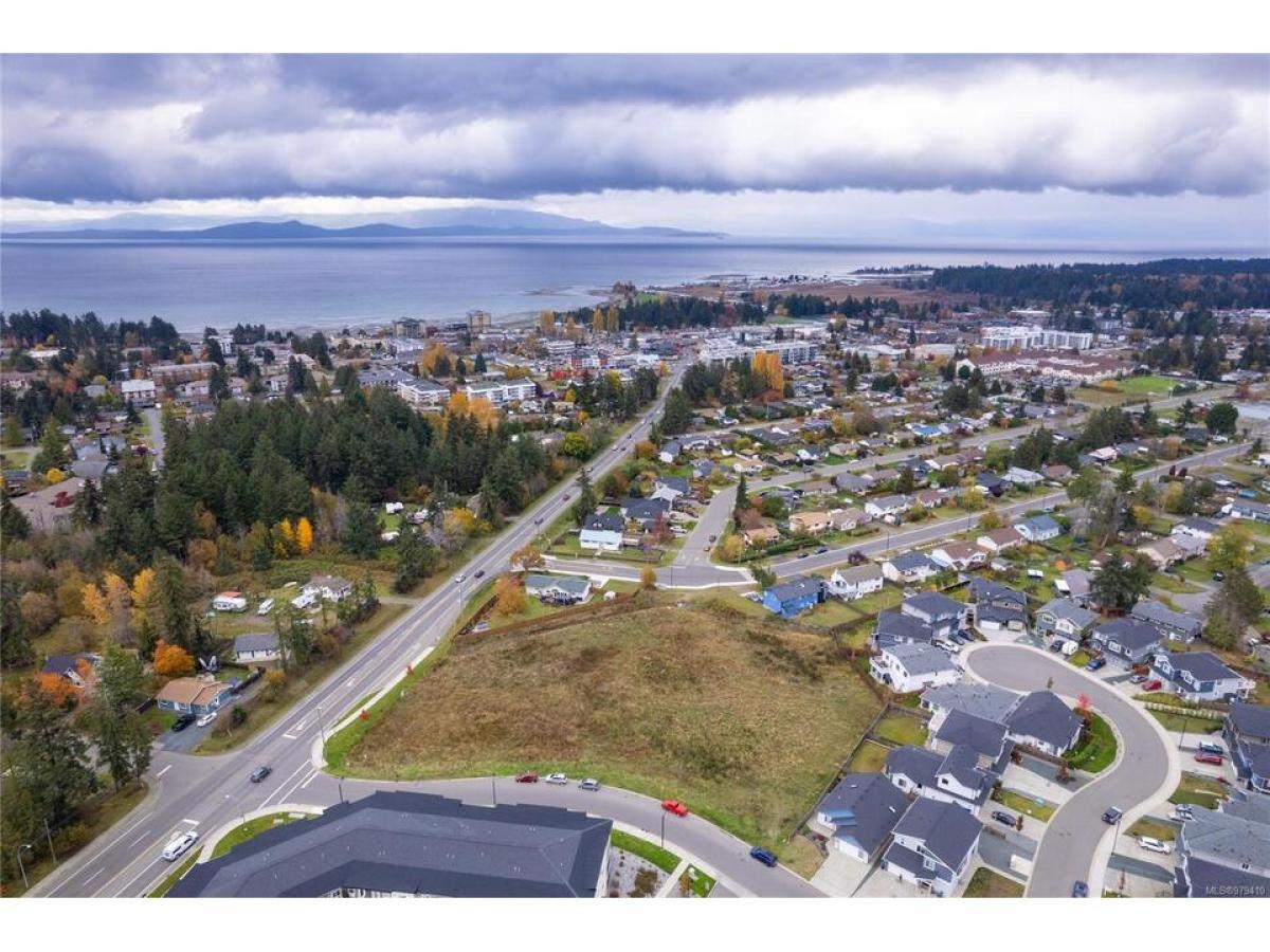 Picture of Residential Land For Sale in Parksville, British Columbia, Canada