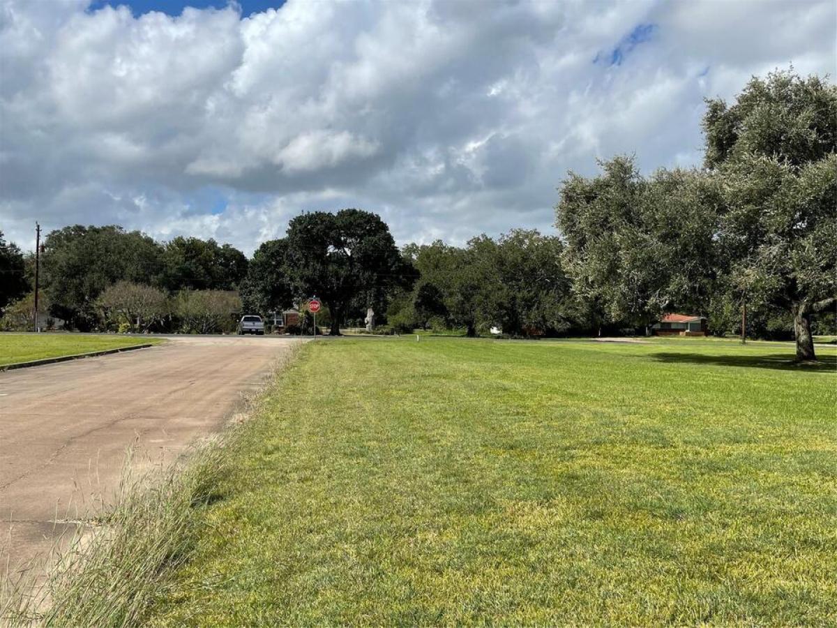 Picture of Home For Sale in Wharton, Texas, United States